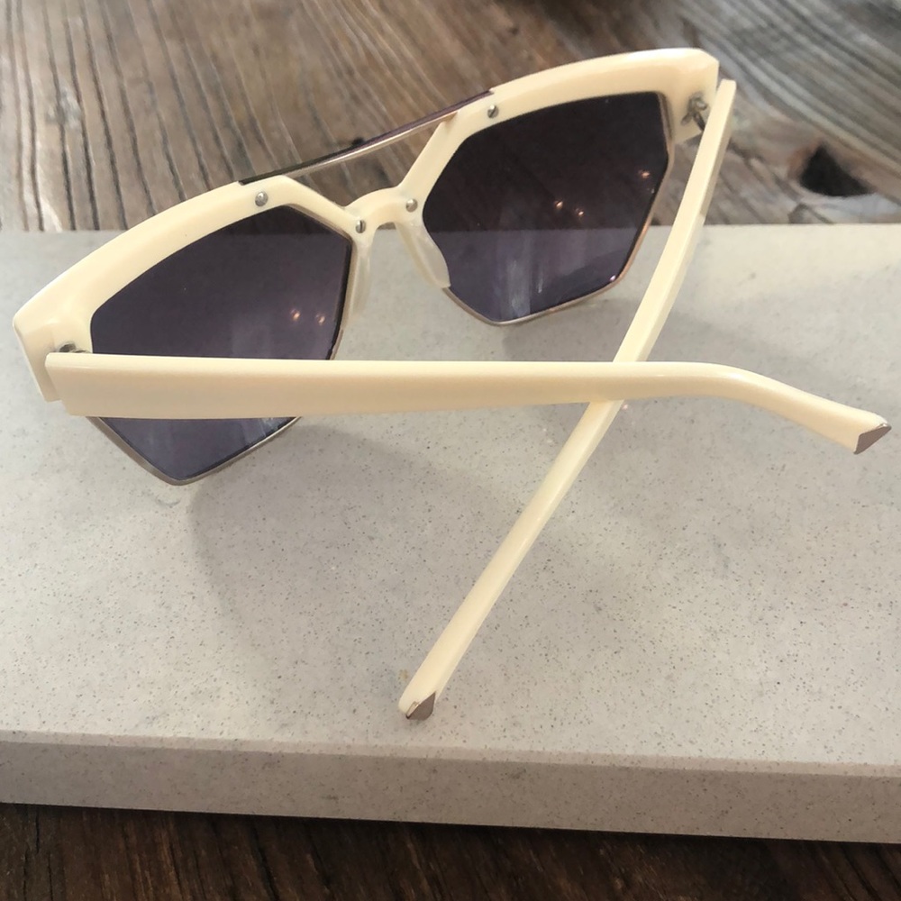 Designer Sunglass NWT $190 - Picture 3 of 3